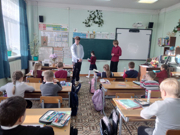 Старшеклассники испытали себя в роли учителя.
