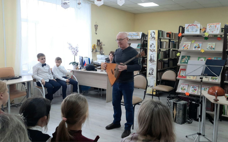 "В гостях у русских народных музыкальных инструментов".