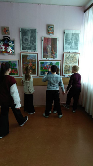 Выставка в ДШИ п. Каменка. Продолжение....